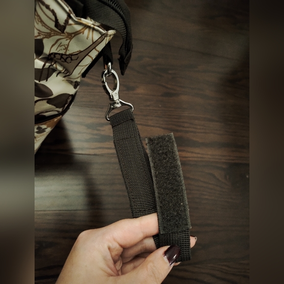 12 month baby snowsuit + mommy bag for free - Picture 8 of 11